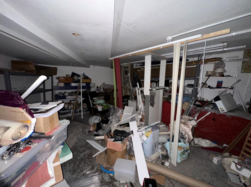 Lot: 42 - COMMERCIAL UNIT FOR INVESTMENT - Lower ground floor store room